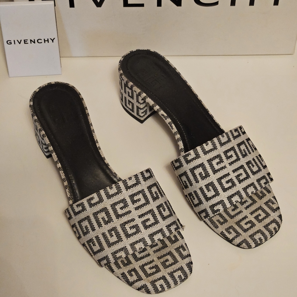 Givenchy Monogram Women's Heel Sandals - Picture 3 of 7